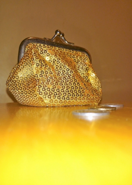 金色のがま口財布